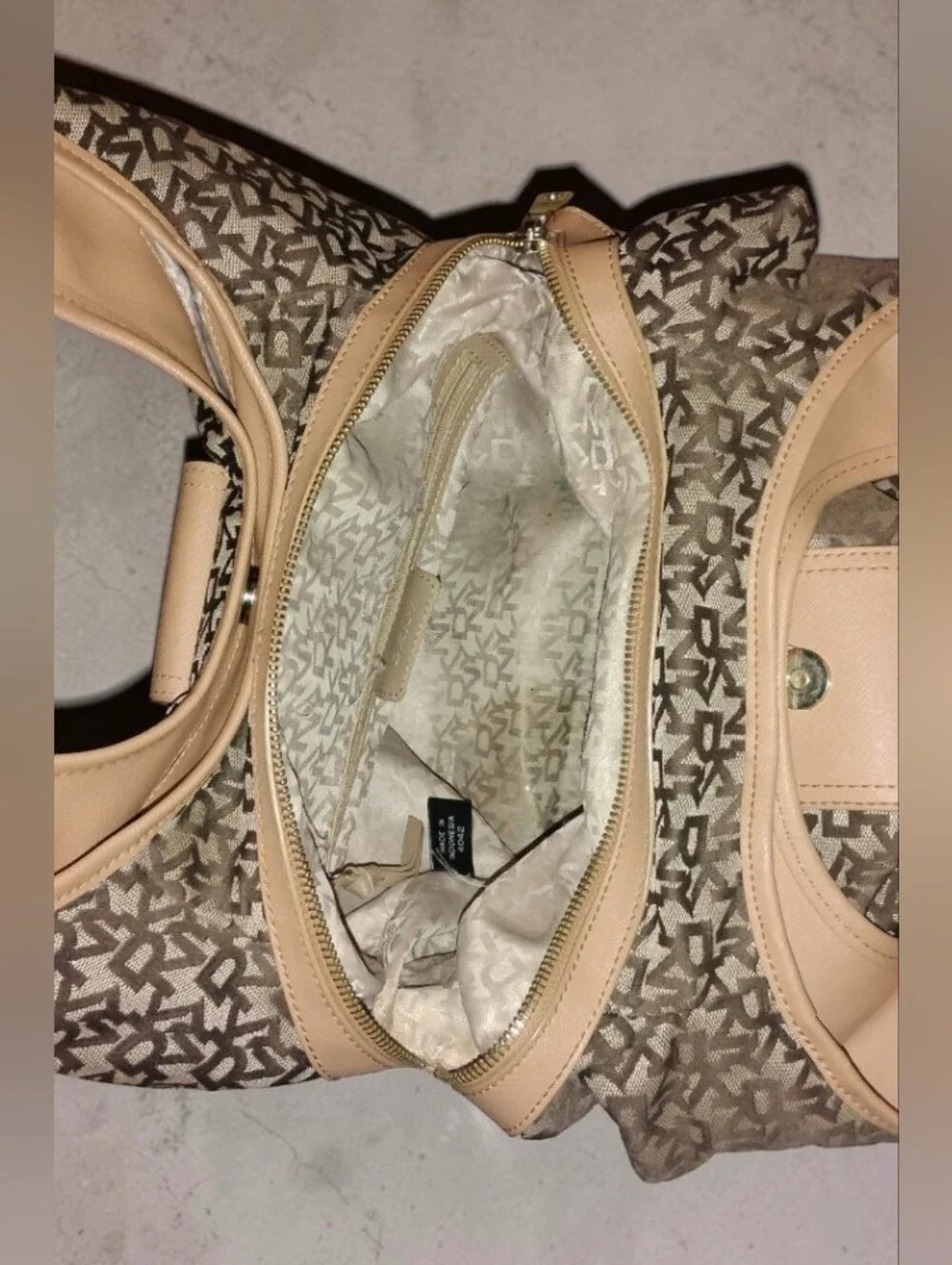 ✨ Vintage DKNY Monogram Town & Country Hobo Shoulder Bag - EUC ✨